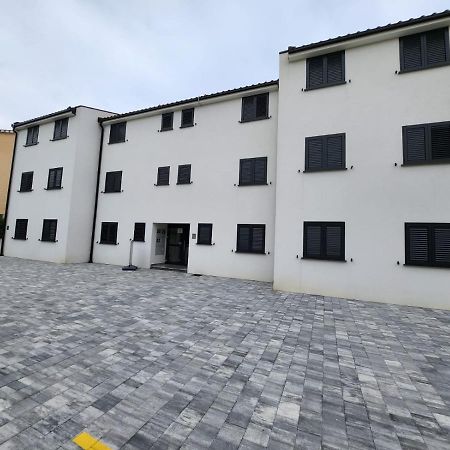 Apartmani M&L I M&J Малинска Екстериор снимка