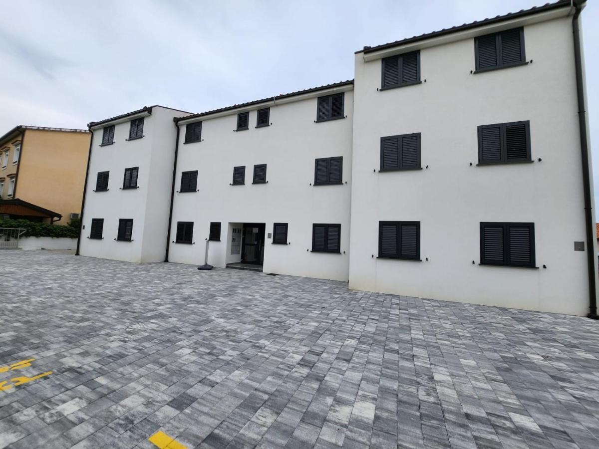 Apartmani M&L I M&J Малинска Екстериор снимка