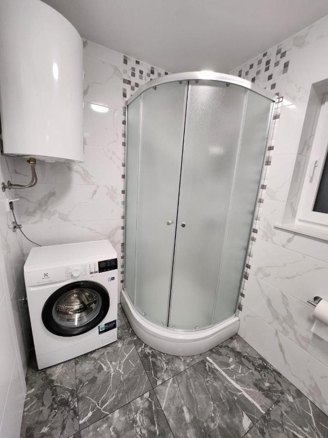 Apartmani M&L I M&J Малинска Екстериор снимка