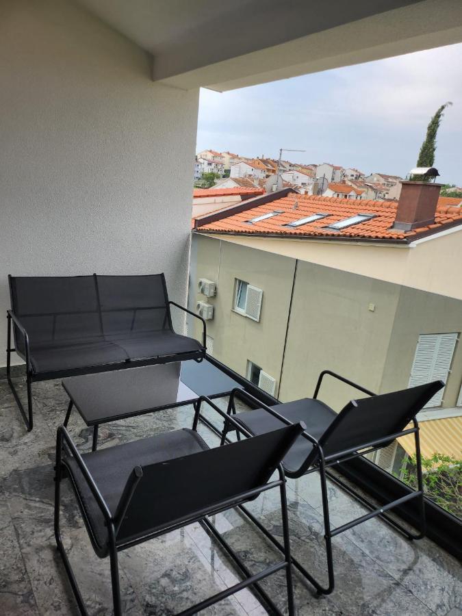 Apartmani M&L I M&J Малинска Екстериор снимка